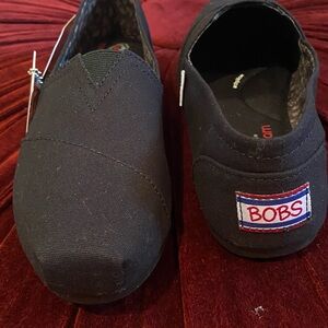 NWT Bobs by Skechers Black Canvas Slip On Flat Comfort Women’s Shoes Sz 6.5